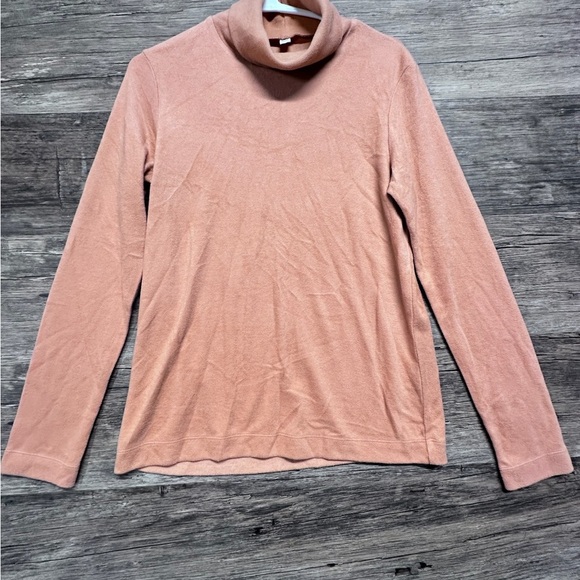 Uniqlo Women's Turtleneck Sweater in Soft Peach - Picture 1 of 9